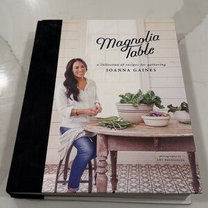 Magnolia Table Cookbook by Joanna Gaines - Black and White